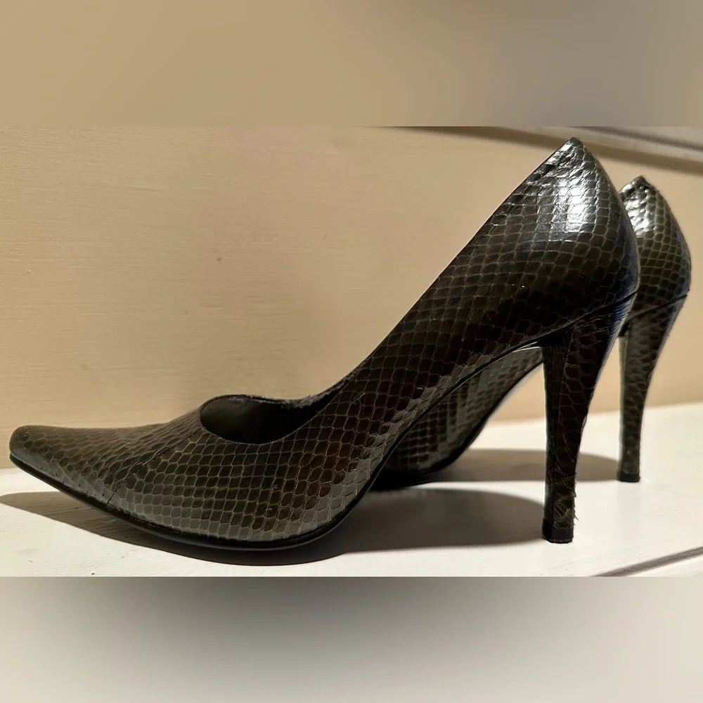 Nine West Snake Skin Pump w/ Clip-on Flower Olive Green 9